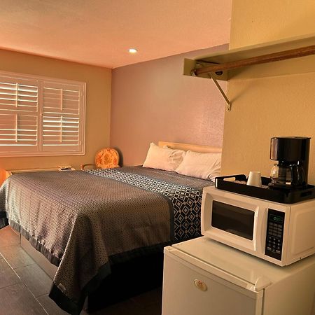 California Inn Hotel And Suites Adelanto Us 395 Buitenkant foto
