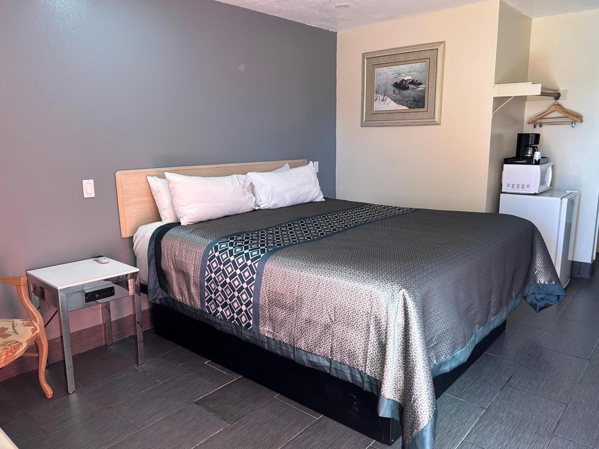 California Inn Hotel And Suites Adelanto Us 395 Buitenkant foto