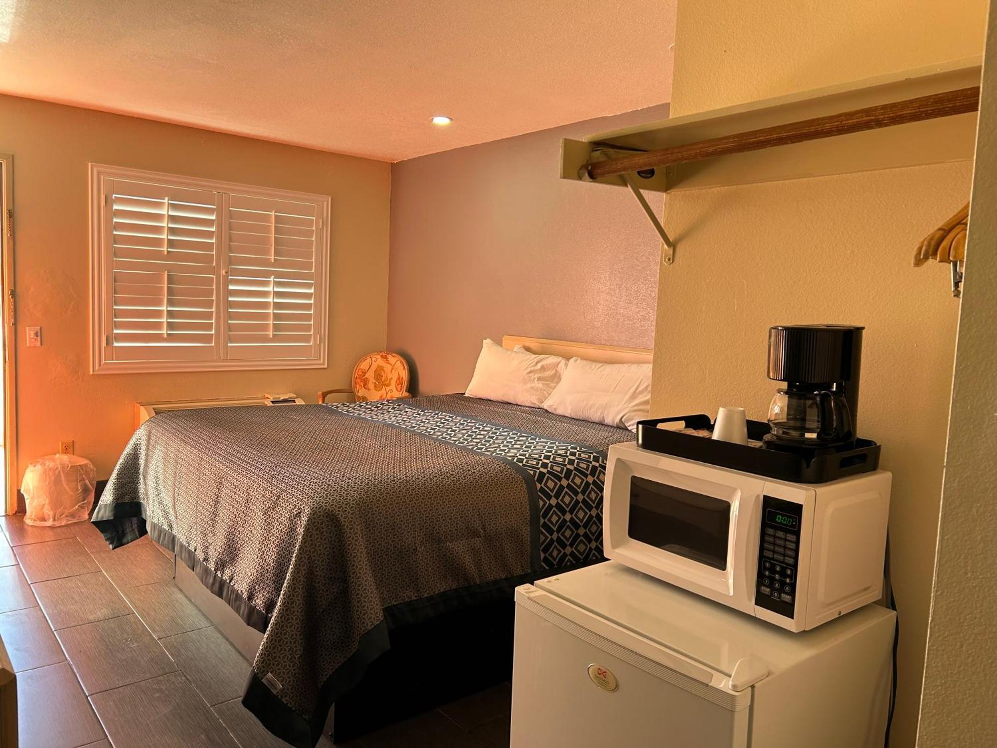 California Inn Hotel And Suites Adelanto Us 395 Buitenkant foto