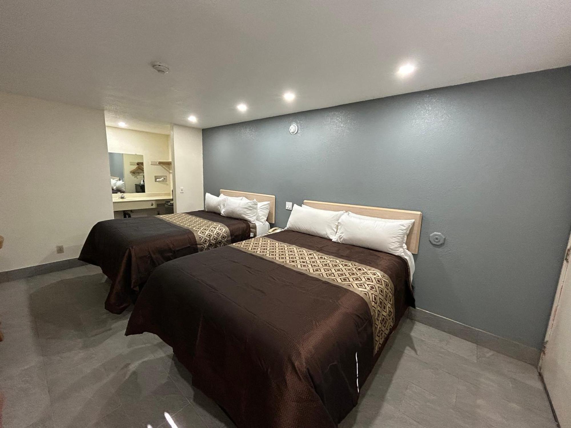 California Inn Hotel And Suites Adelanto Us 395 Buitenkant foto