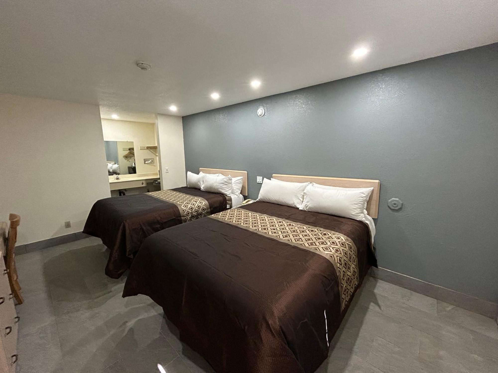 California Inn Hotel And Suites Adelanto Us 395 Buitenkant foto