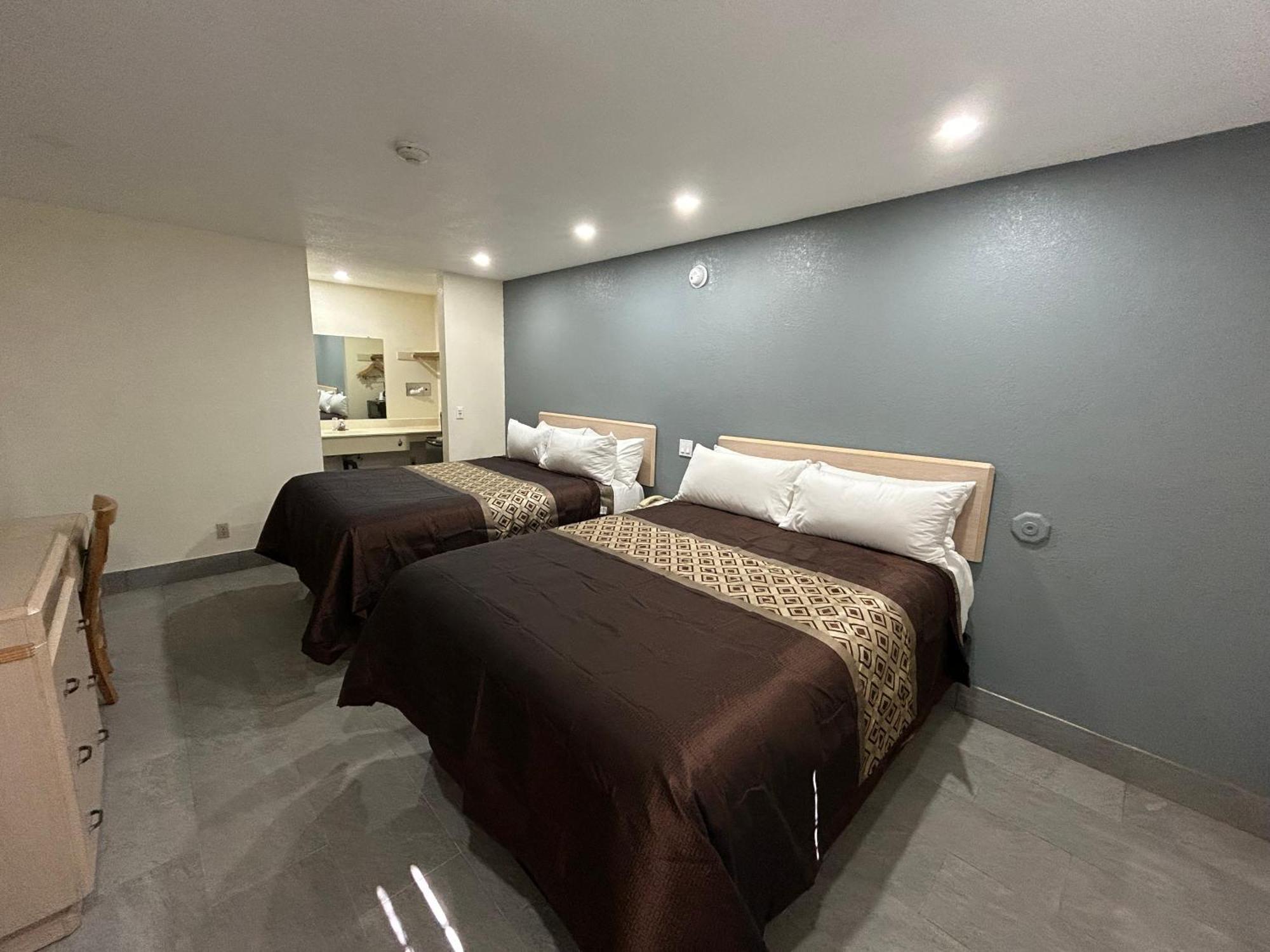 California Inn Hotel And Suites Adelanto Us 395 Buitenkant foto