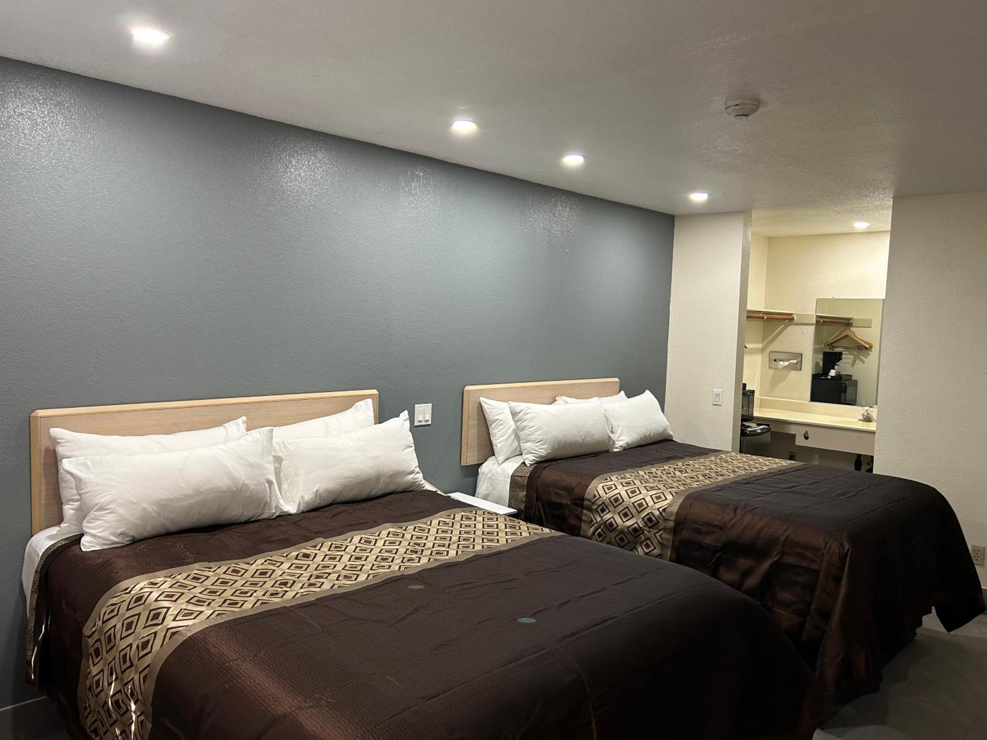 California Inn Hotel And Suites Adelanto Us 395 Buitenkant foto