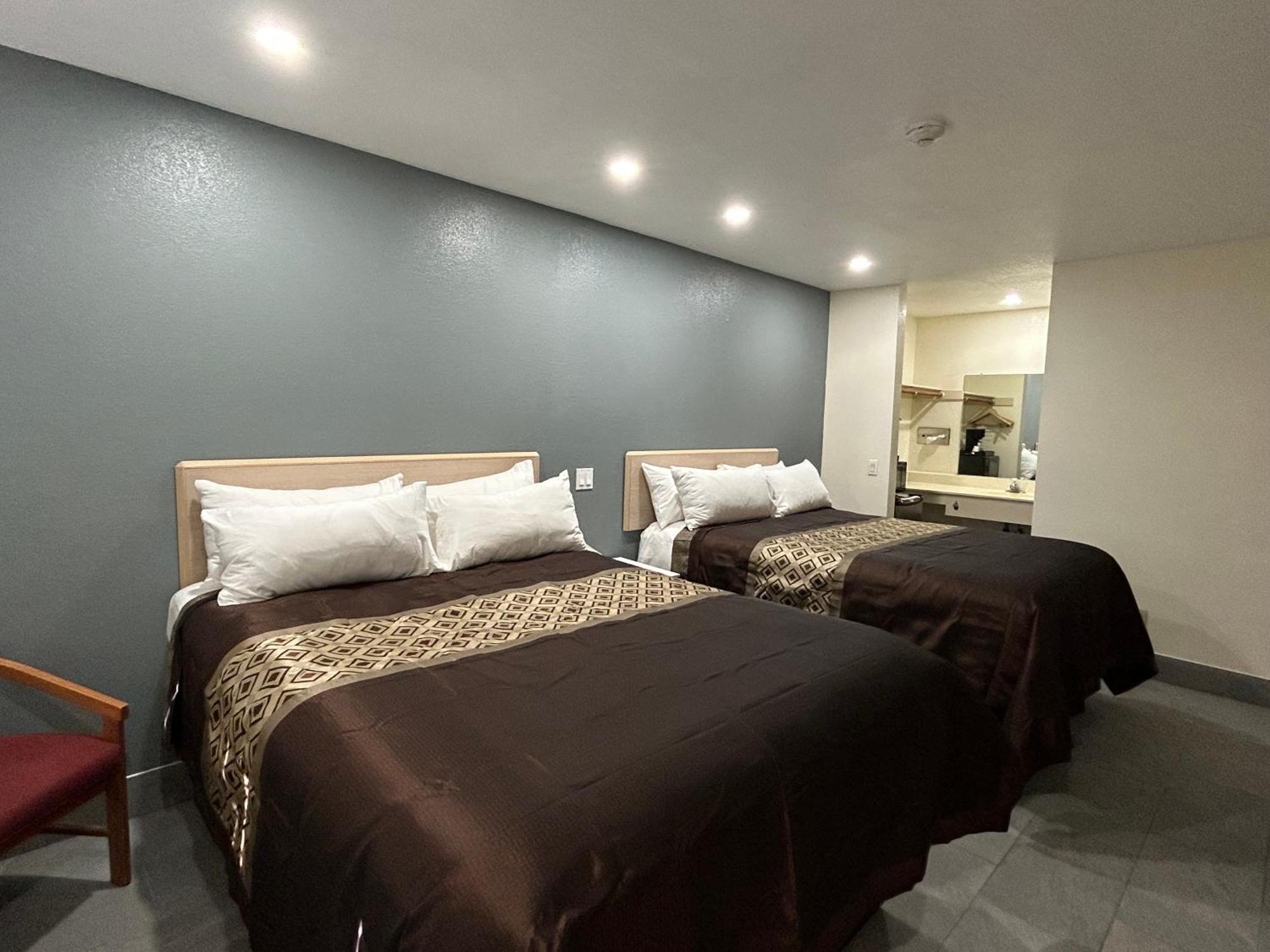 California Inn Hotel And Suites Adelanto Us 395 Buitenkant foto