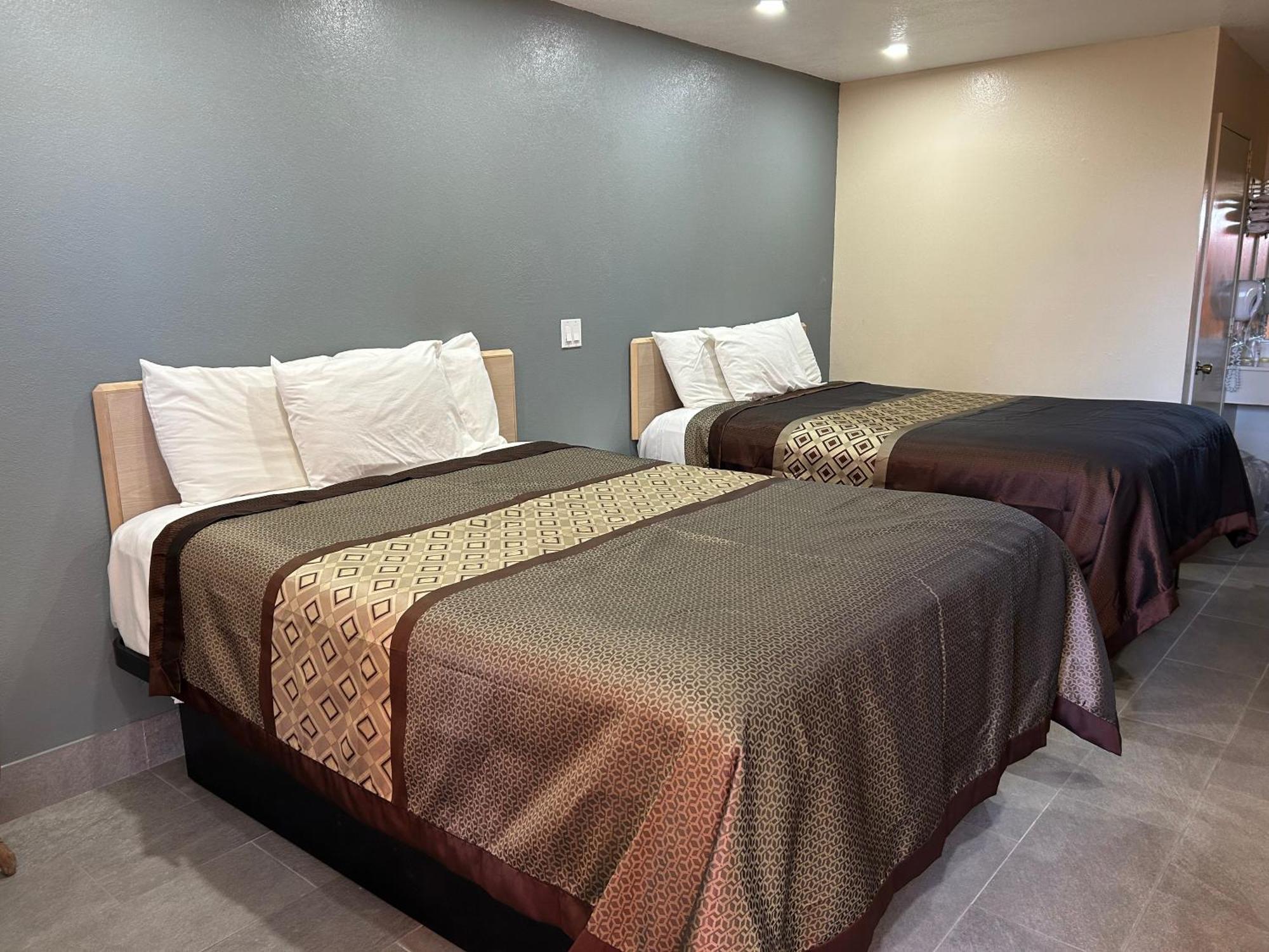 California Inn Hotel And Suites Adelanto Us 395 Buitenkant foto