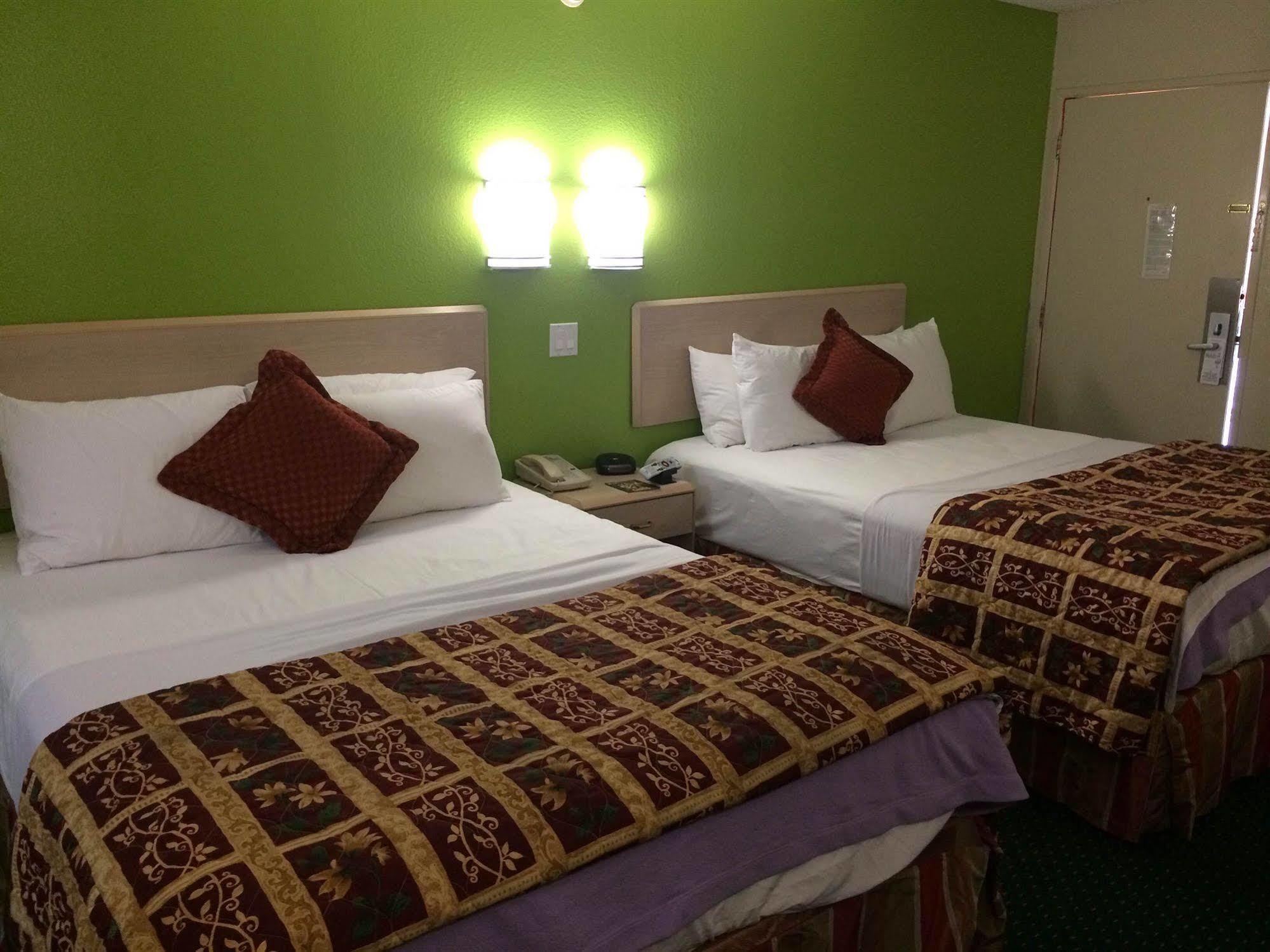 California Inn Hotel And Suites Adelanto Us 395 Buitenkant foto